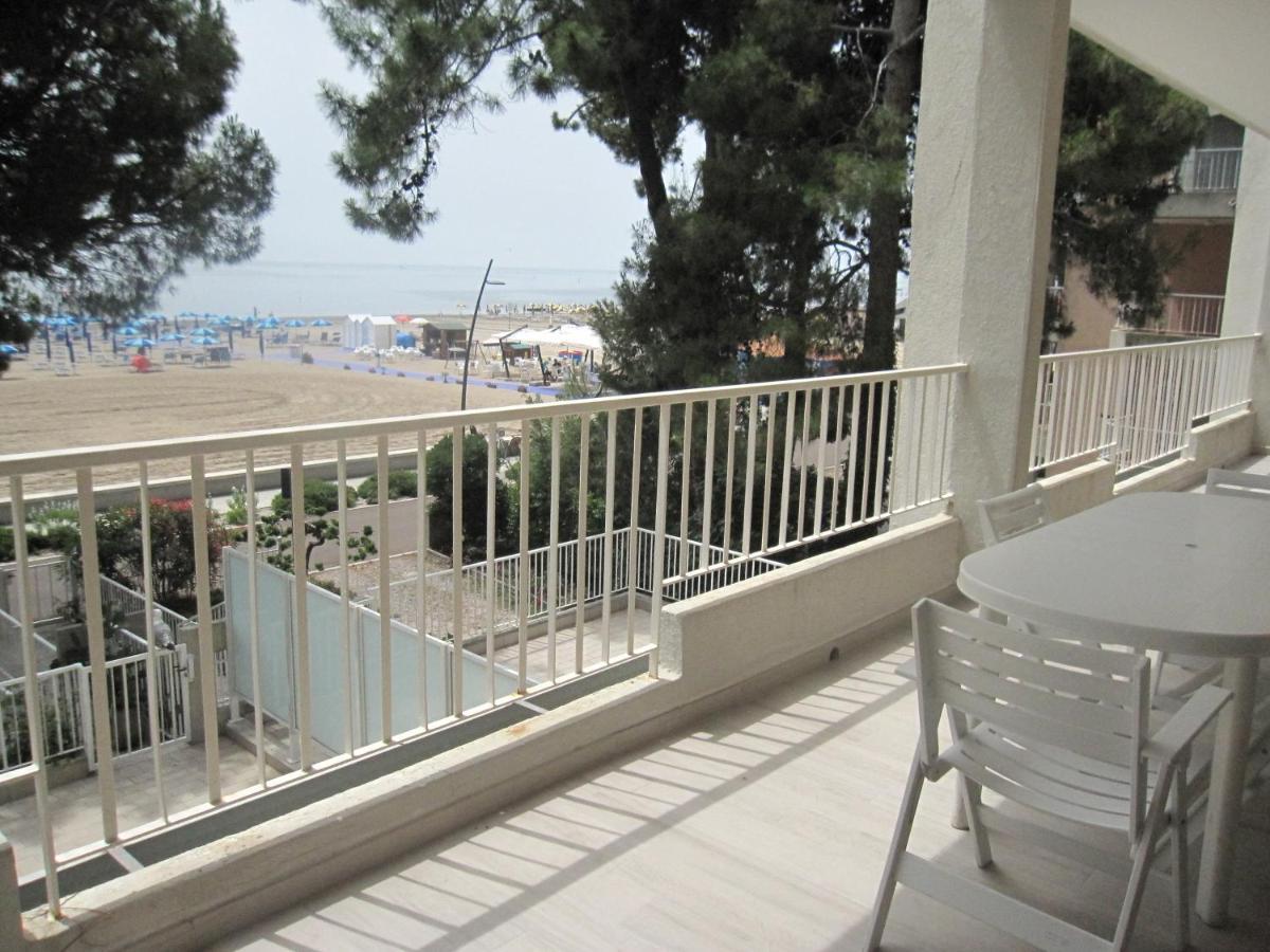 Ariston Apartment *